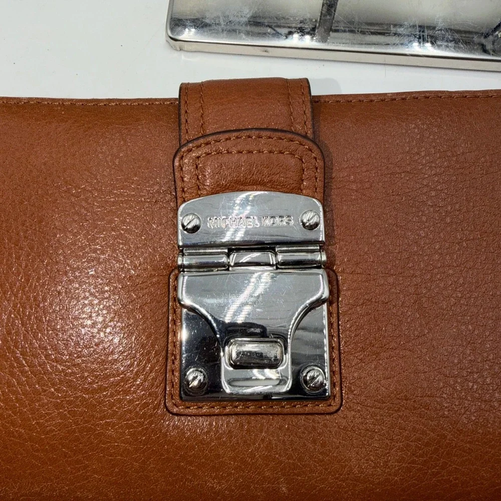MICHAEL KORS Brown Leather Trifold Wallet Snap Closure Card Slots Coin Pocket